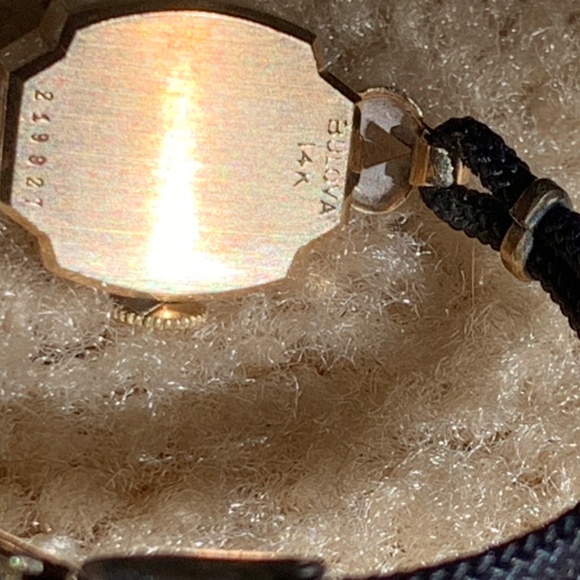 Women’s tiny 14k gold watch with strap band. - Picture 3 of 10